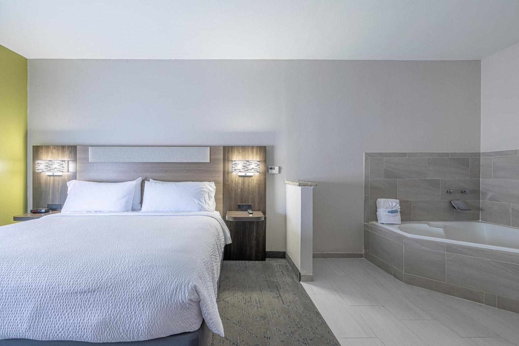 Holiday Inn Express & Suites College Station By Ihg מראה חיצוני תמונה