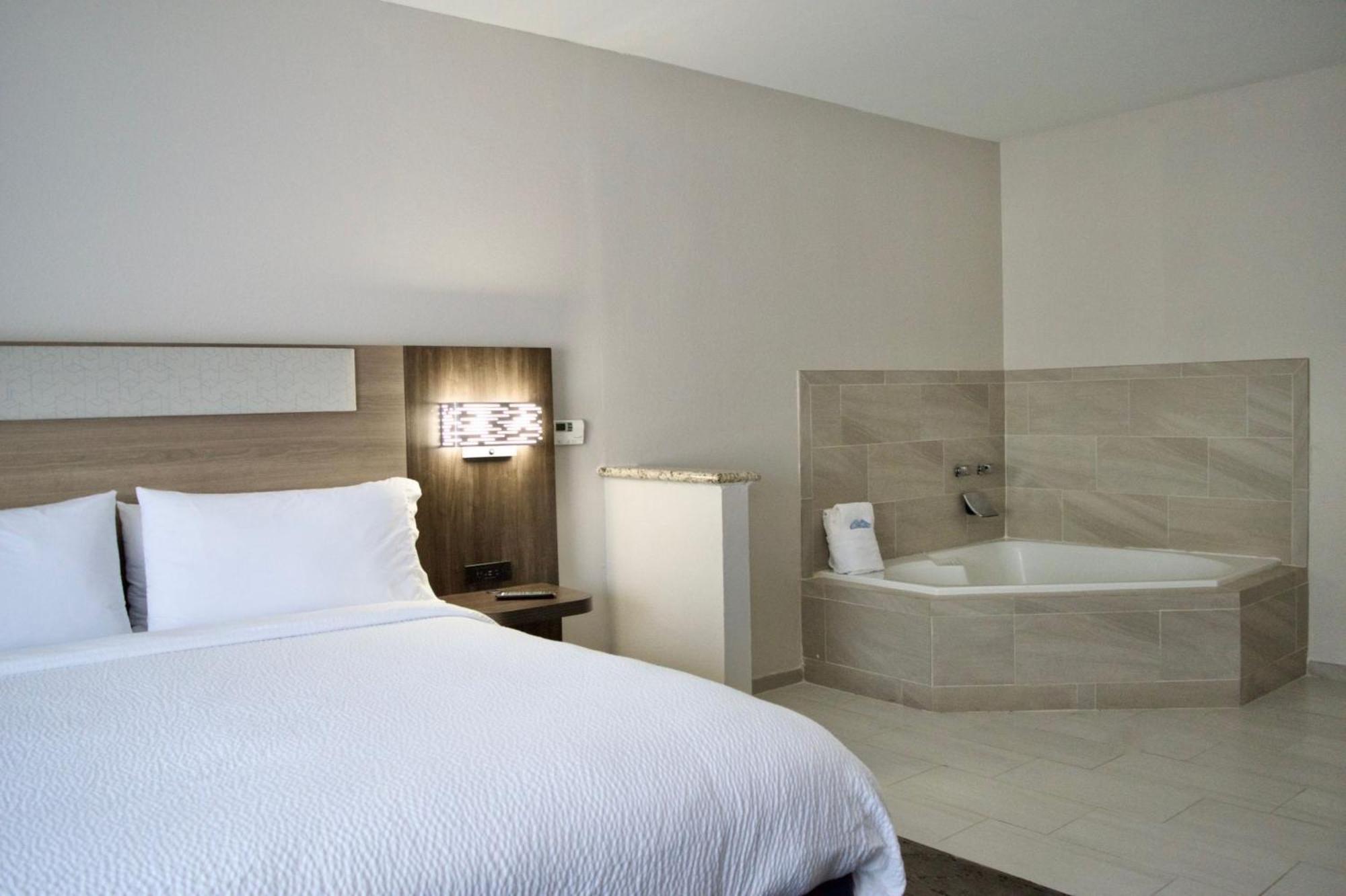 Holiday Inn Express & Suites College Station By Ihg מראה חיצוני תמונה